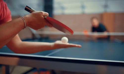 "Holding the ball on the stationary flat palm", one of the basic table tennis serve rules